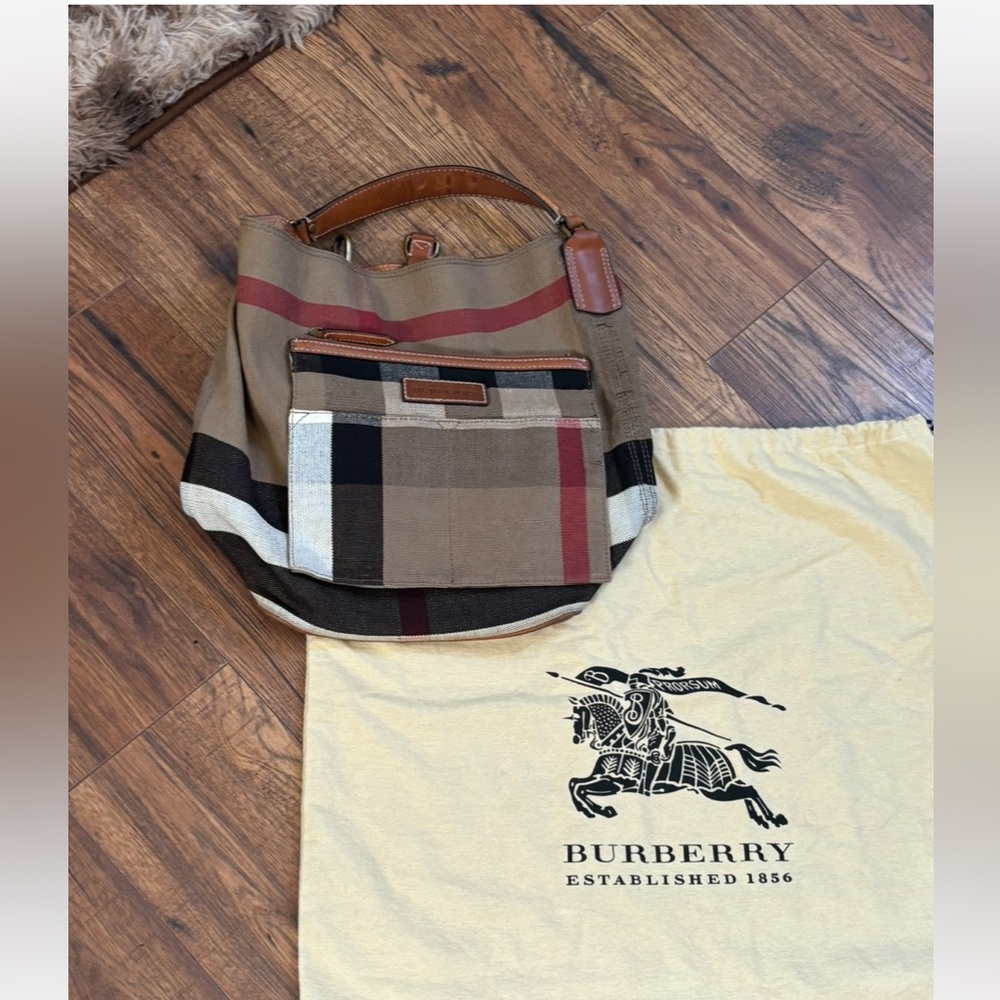 Burberry
Ashby Bag House Check Canvas Medium